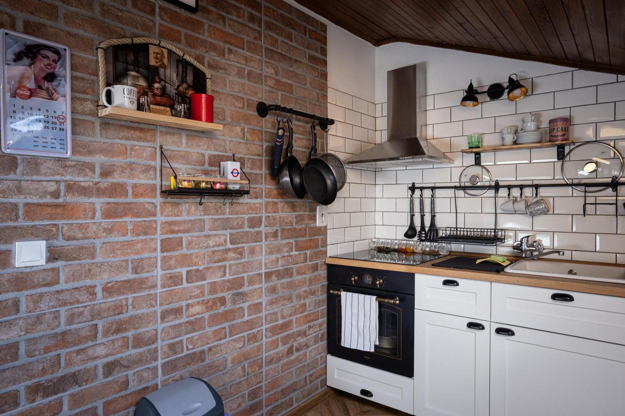 Apartment Varady's Large With Private Parking *